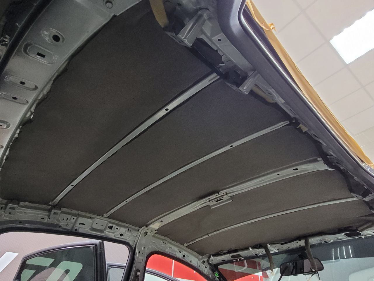 шумоизоляция Nissan Sentra крыша 3 слой шумопоглатитель